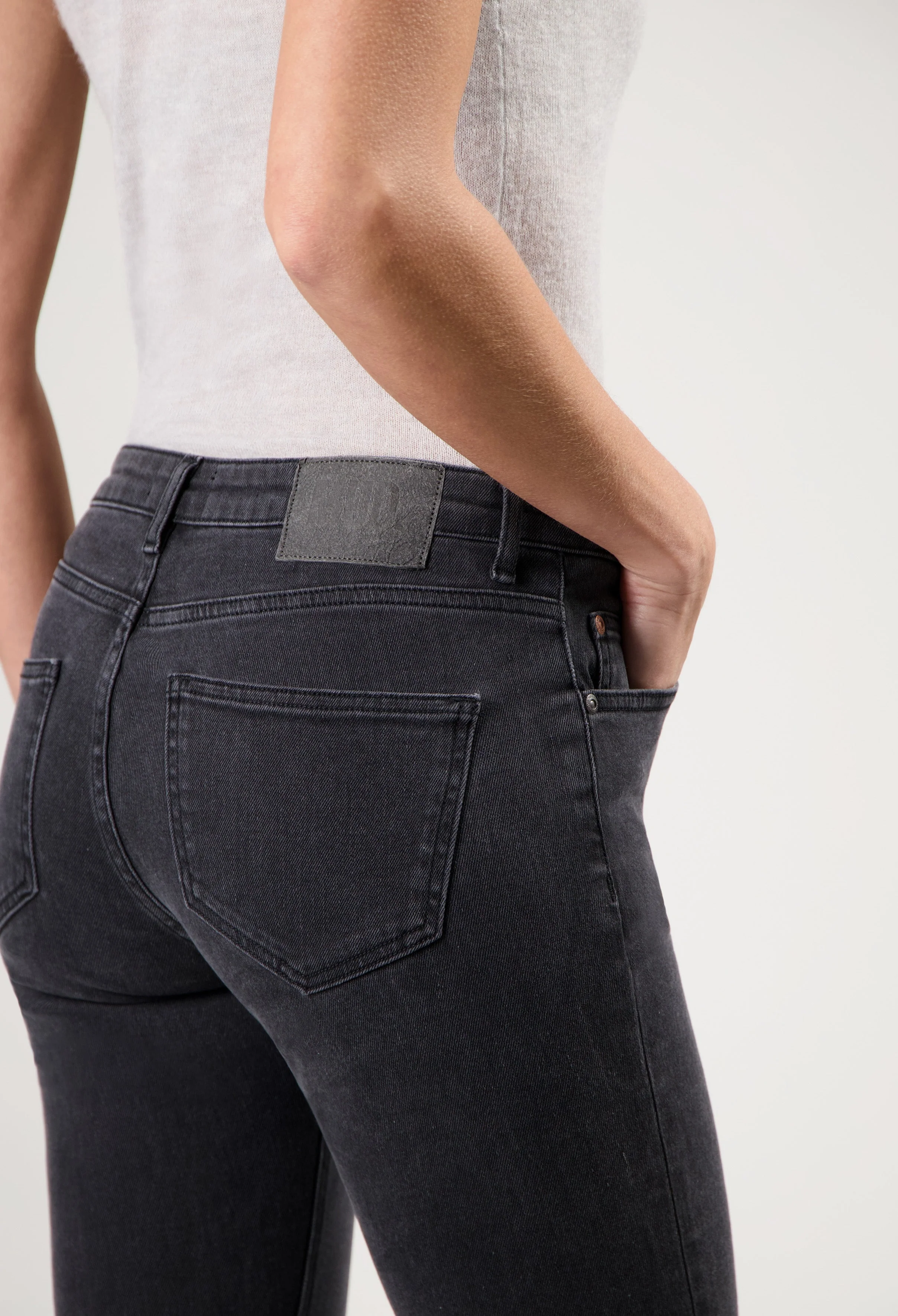 Faye Low Slim - Stone Black - Image 6