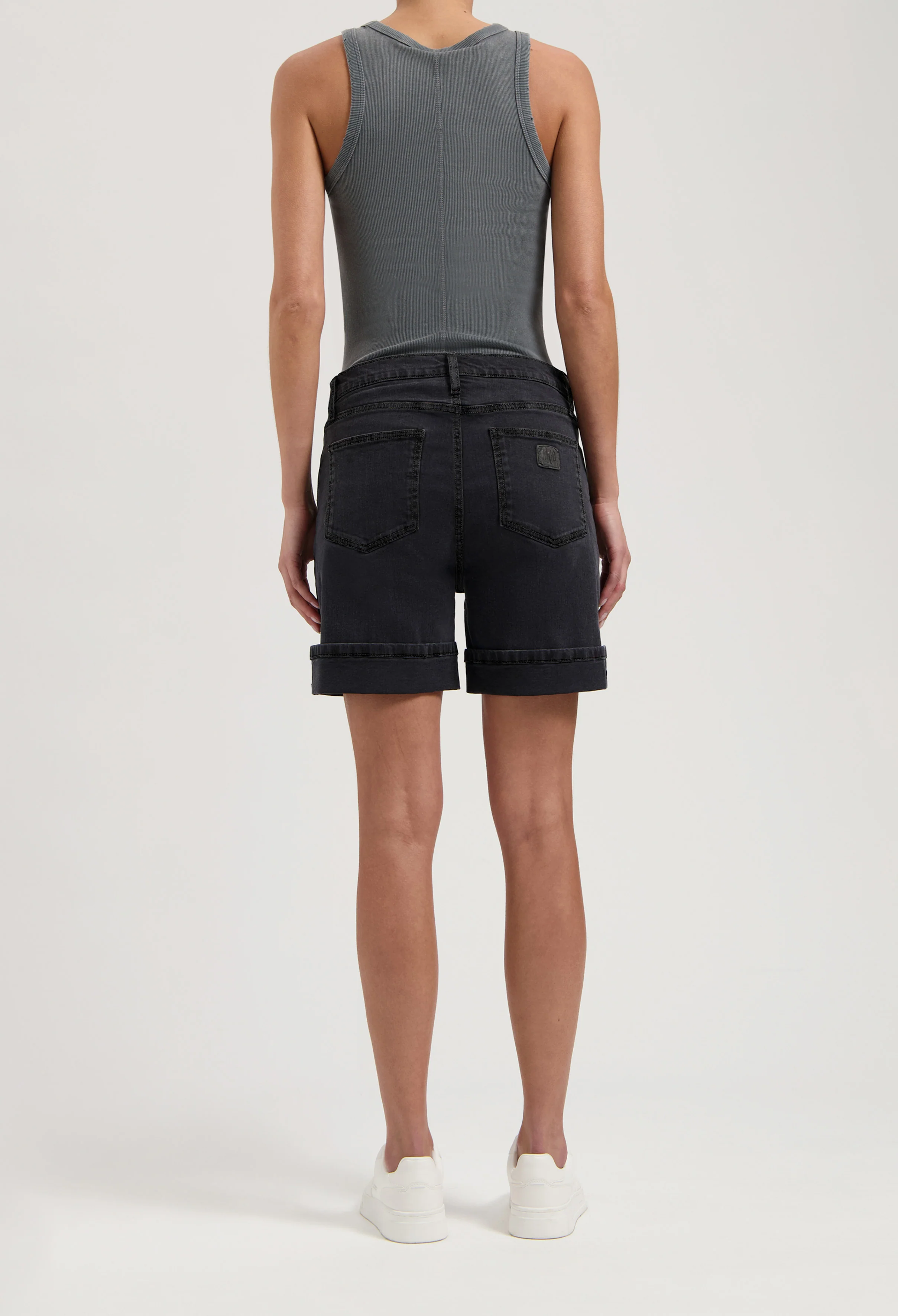 Luna Mid Short - Black Vintage - Image 4
