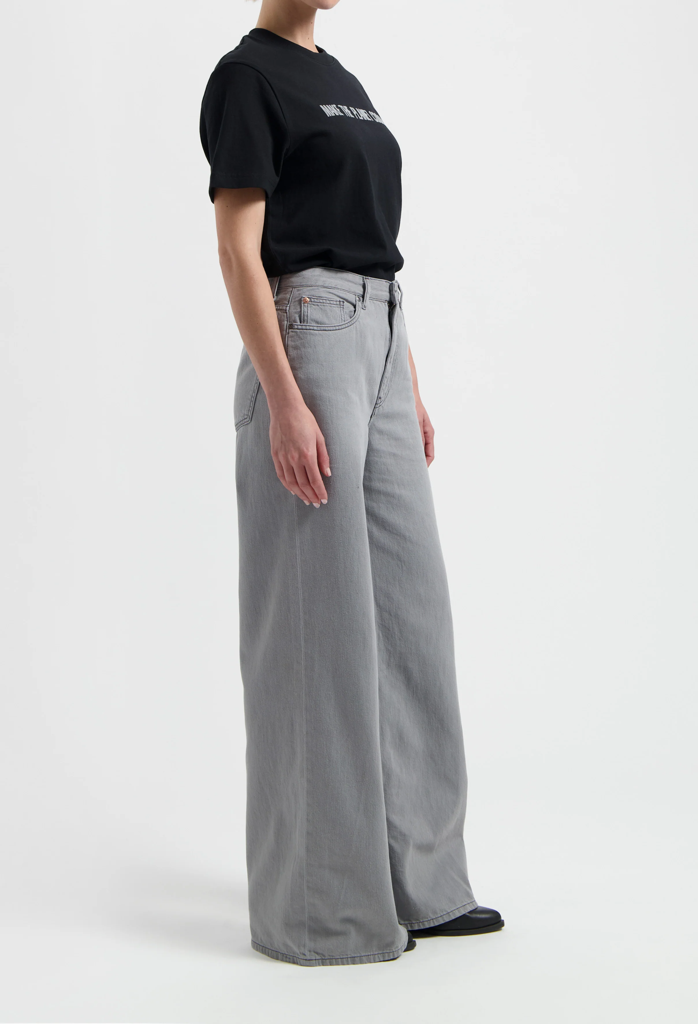 Robin Tee - Black - Image 9
